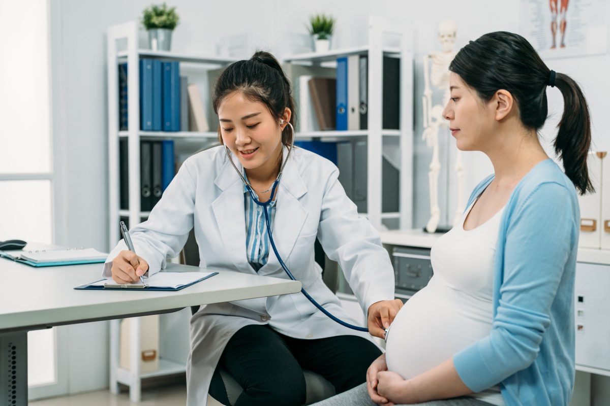 Mengenal Pentingnya Peran Bidan Terdekat dalam Perawatan Kesehatan Ibu dan Anak